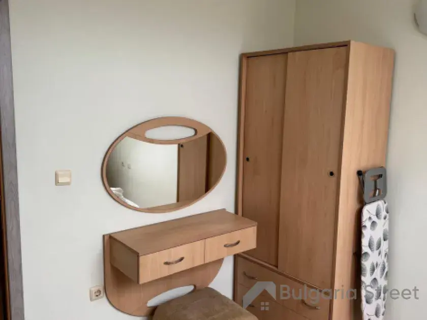 Przedpokój z szafą