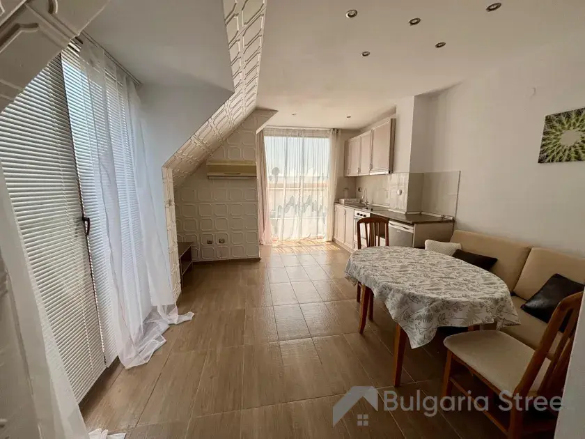 Now Izgrev | Trzypokojowy apartament nad morzem z częściowym widokiem na morze w Sweti Włas