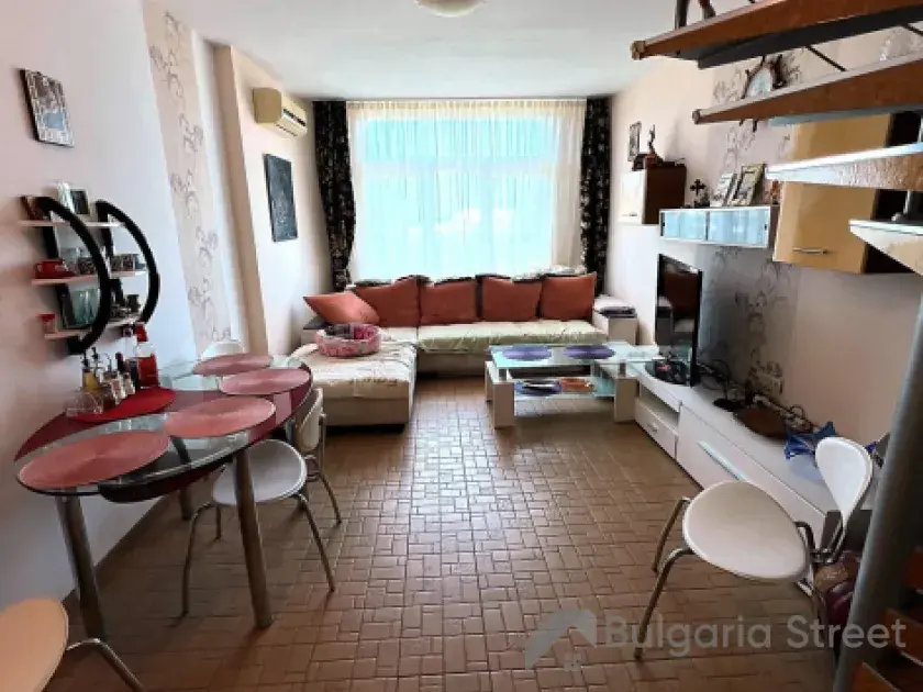 Global Ville | Dwupokojowy, dwupoziomowy apartament nad morzem w Słonecznym Brzegu
