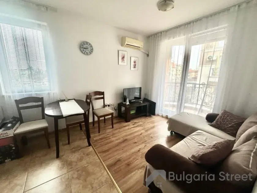 Melia 10 | Dwupokojowy apartament w zadbanym kompleksie z basenem w Rawdzie
