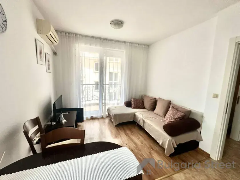 Melia 10 | Dwupokojowy apartament w zadbanym kompleksie z basenem w Rawdzie