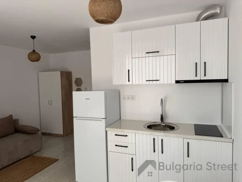 Grand Villa | Dwupokojowe mieszkanie w Świętym Własie po remoncie z widokiem na morze