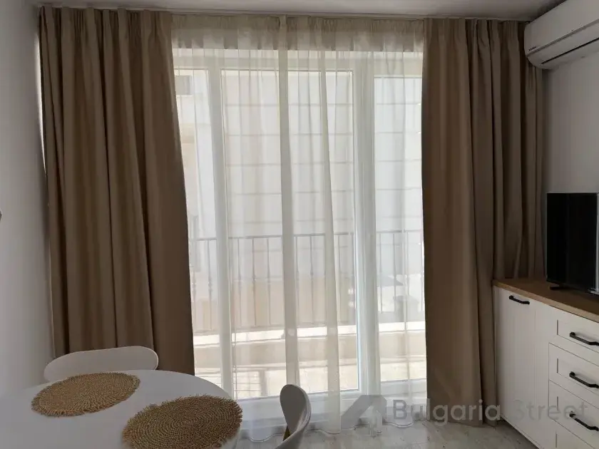 Grand Villa | Dwupokojowe mieszkanie w Świętym Własie po remoncie z widokiem na morze