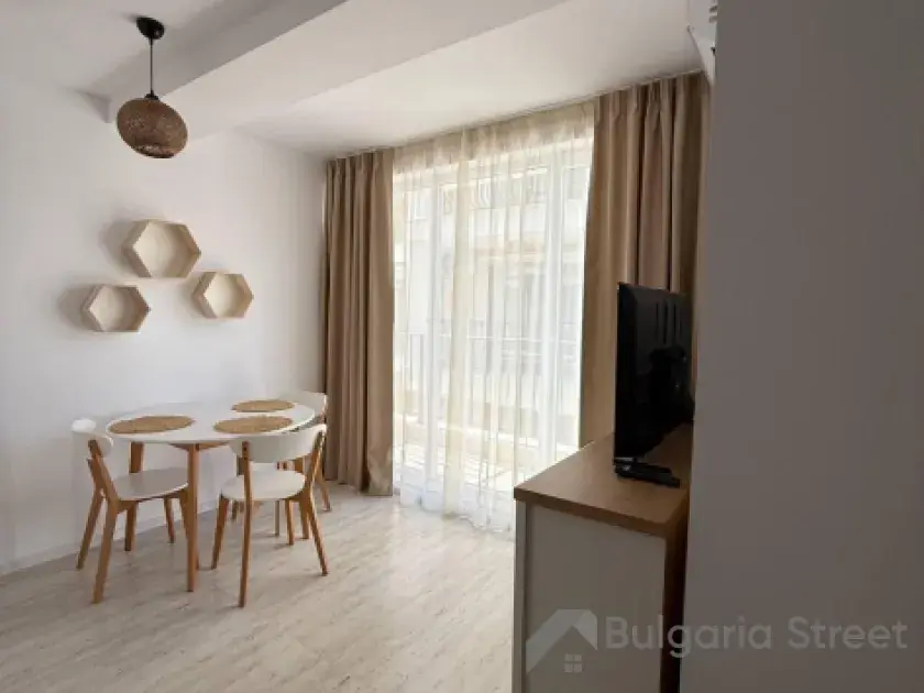 Grand Villa | Dwupokojowe mieszkanie w Świętym Własie po remoncie z widokiem na morze