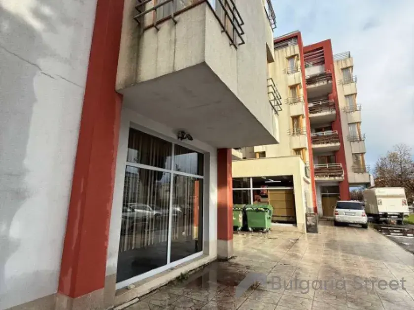 Tria Apartments