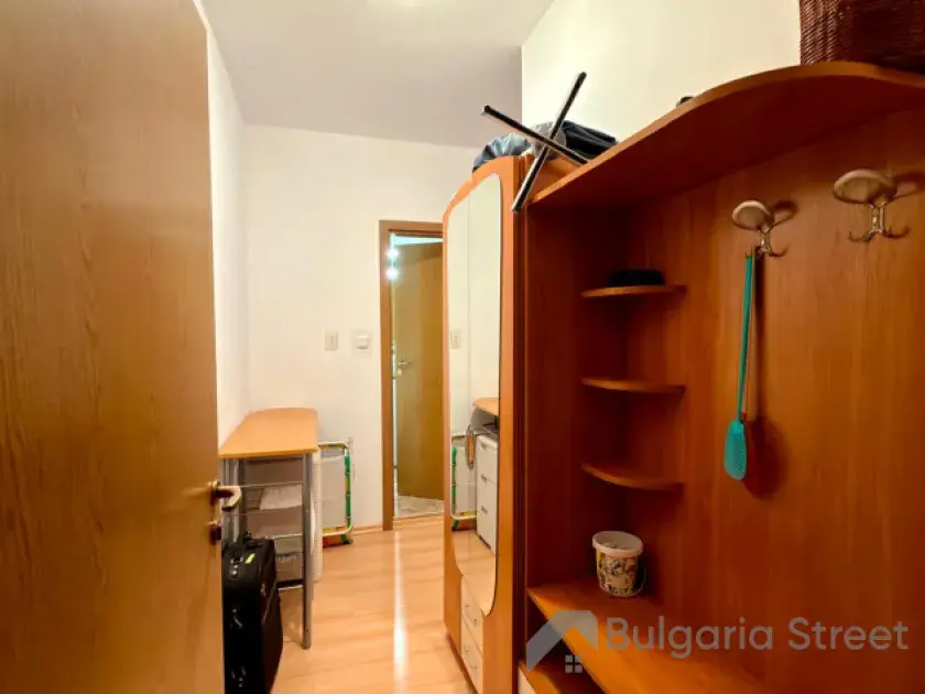 Sofa, stół, telewizor