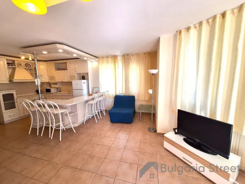 Breeze | Apartament nad morzem — przestrzeń i komfort w Słonecznym Brzegu