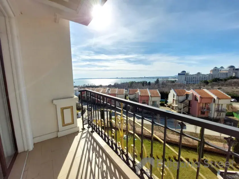 widok z tarasu na morze