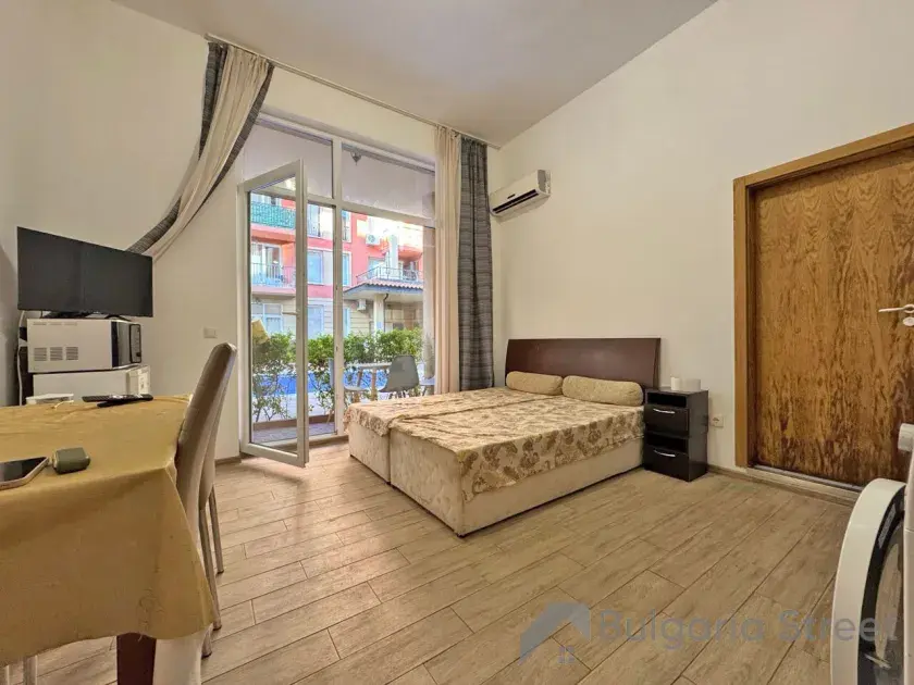 Sunny View Central | Studio blisko morza z tarasem i widokiem na basen