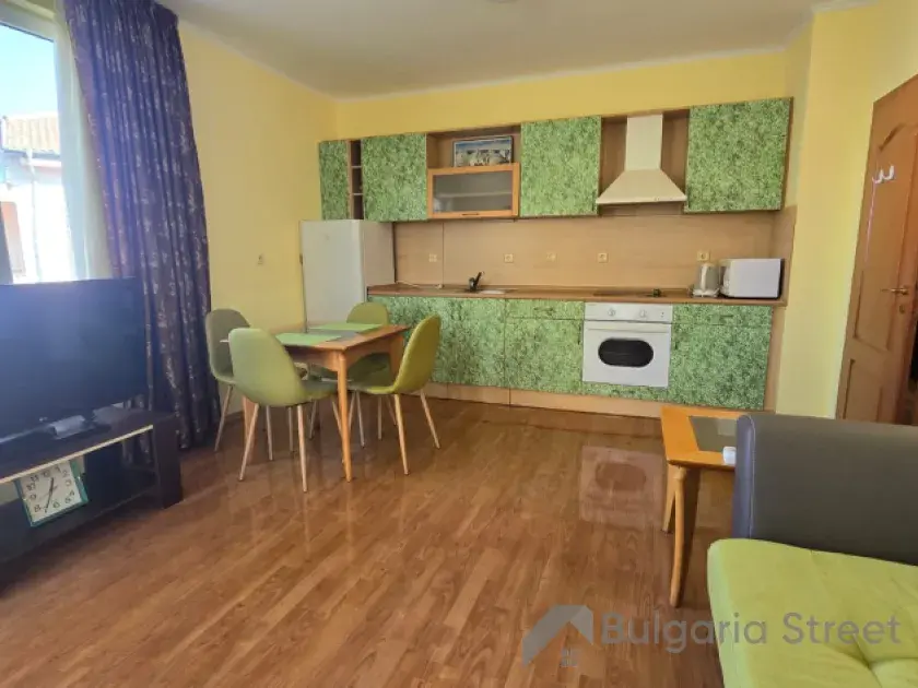widok na salon i aneks kuchenny