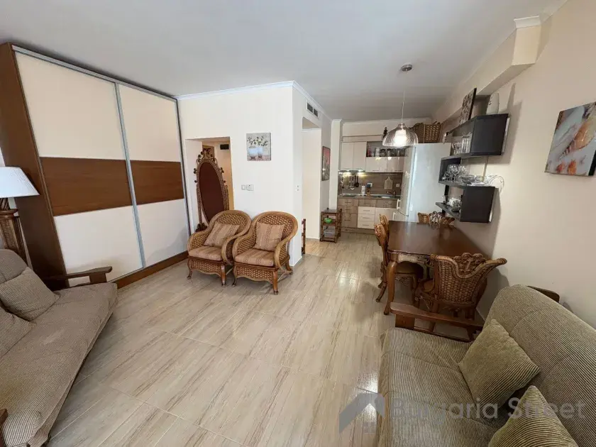 widok na salon i kuchnie