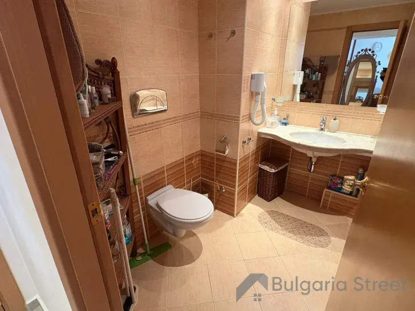 łazienka wc razem z wanną