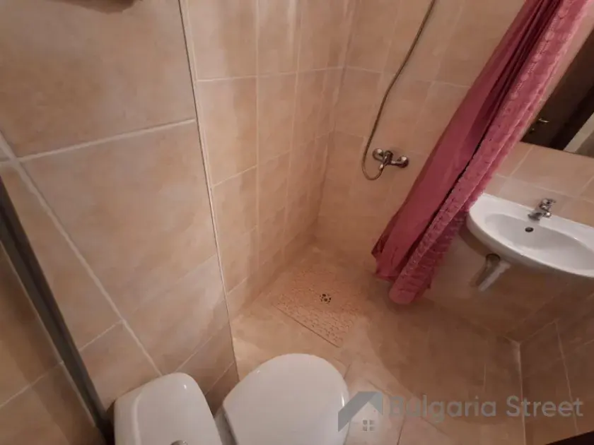 łazienka wc razem z prysznicem