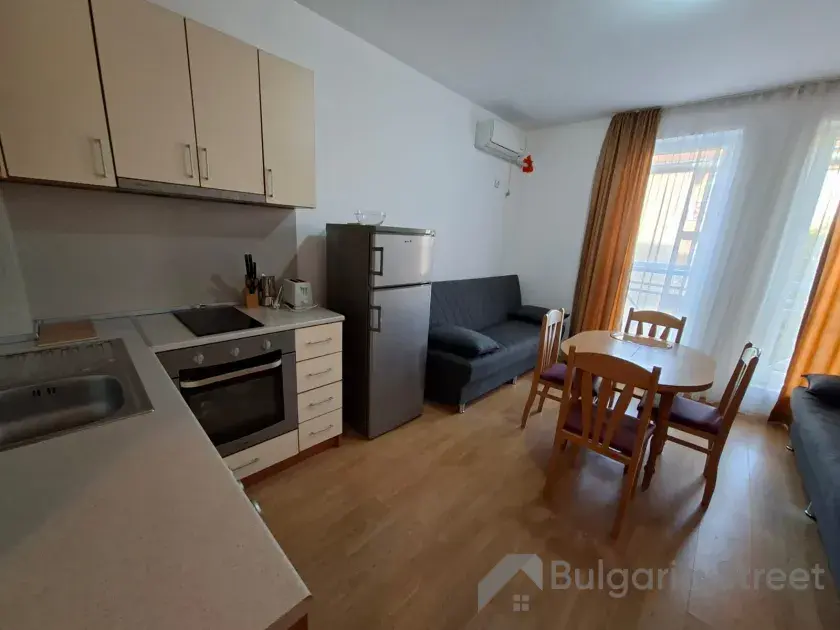 widok na kuchnie i salon
