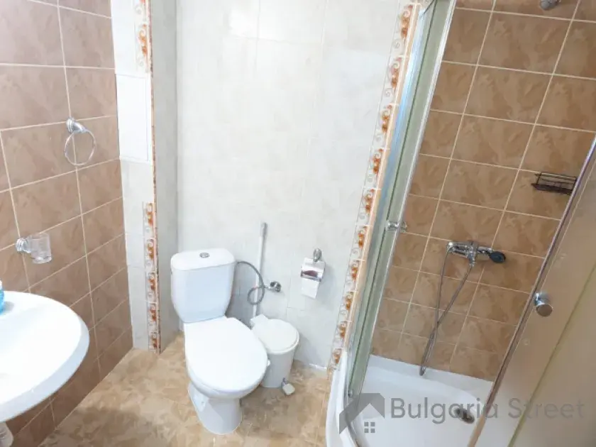 łazienka wc razem z kabiną natryskową