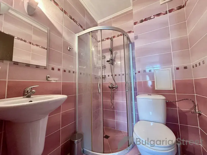 łazienka wc razem z kabiną natryskową
