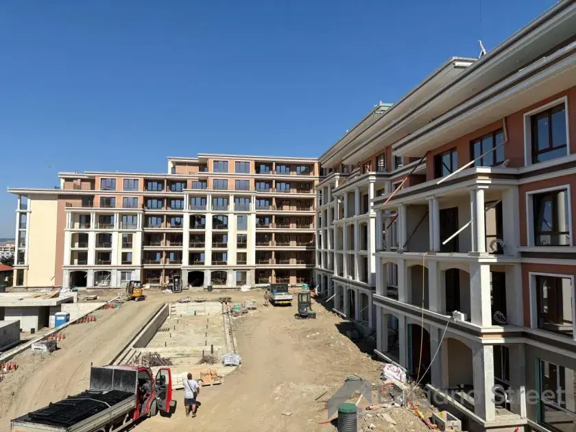 Green Fort Suits | Dwupokojowe mieszkanie nad morzem — nowoczesny apartament z panoramicznym widokiem