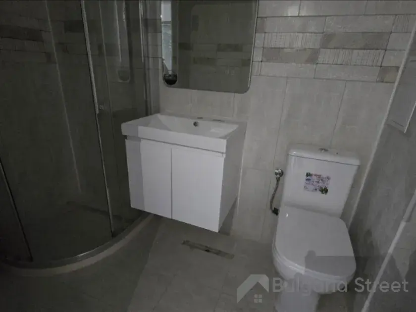 łazienka z wc razem kabina natryskowa