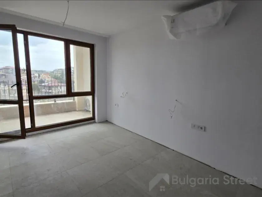widok na salon i wyjście na taras