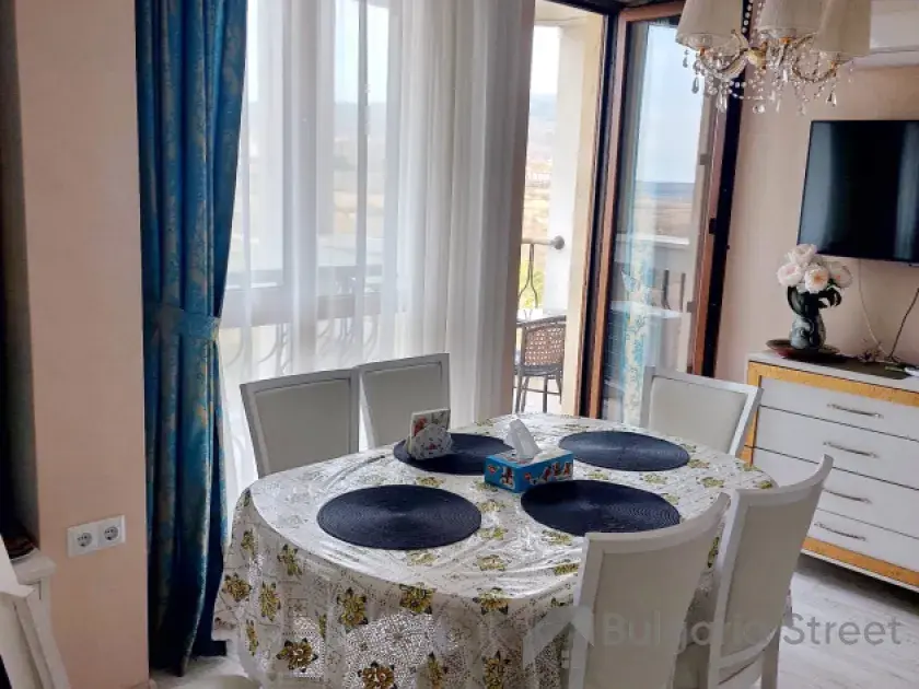 widok na salon część jadalniana
