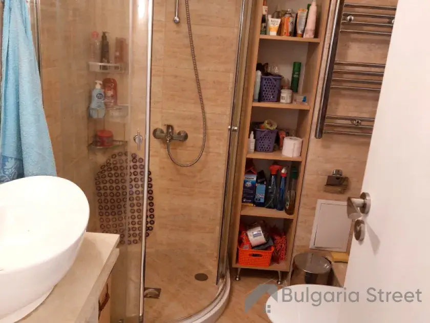 łazienka wc razem z kabiną natryskową
