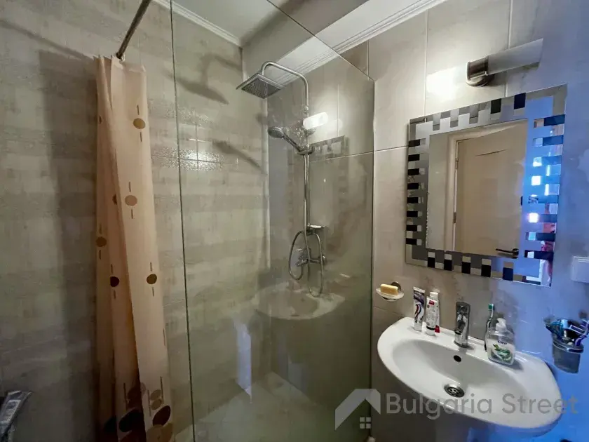 łazienka wc razem z kabiną natryskową