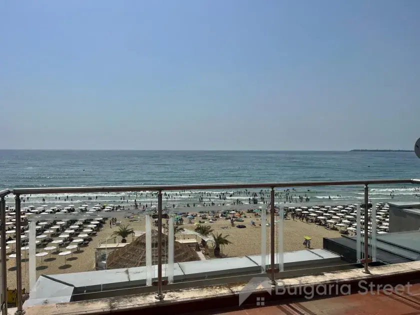 panoramiczny widok na morze z tarasu