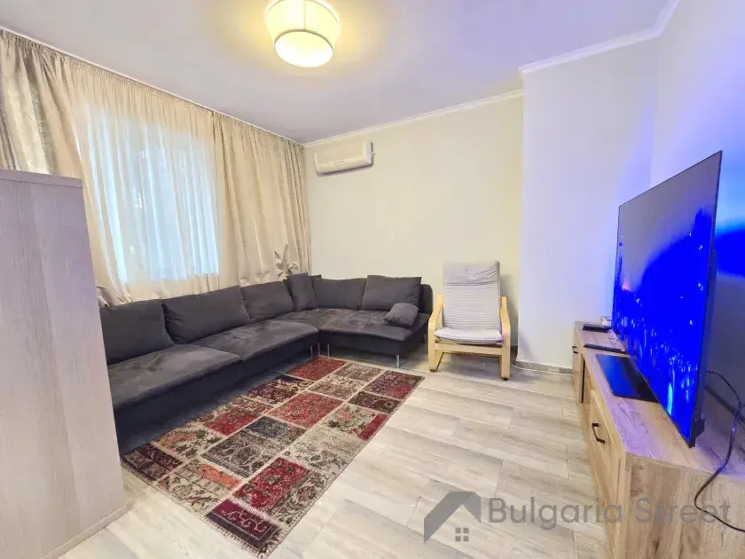 sofa i telewizor