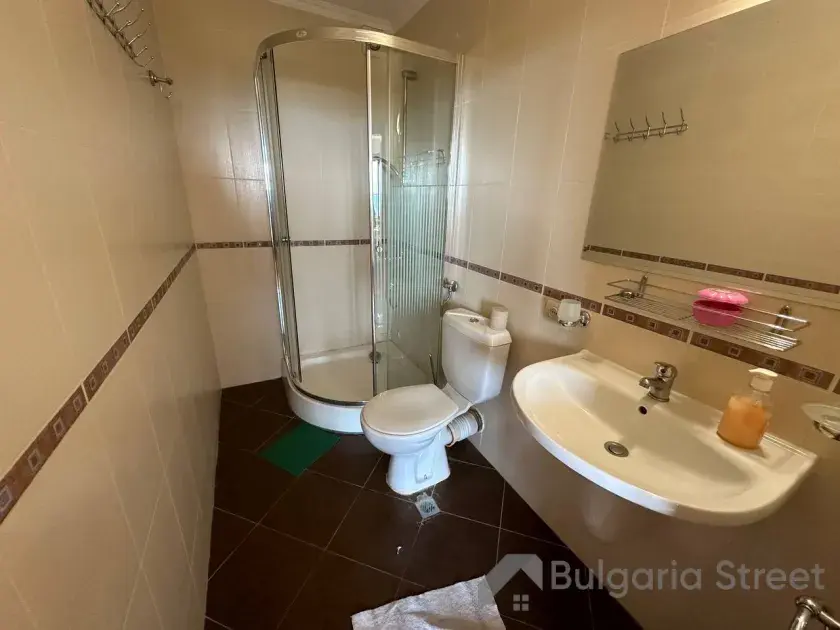 łazienka wc razem z kabiną natryskową