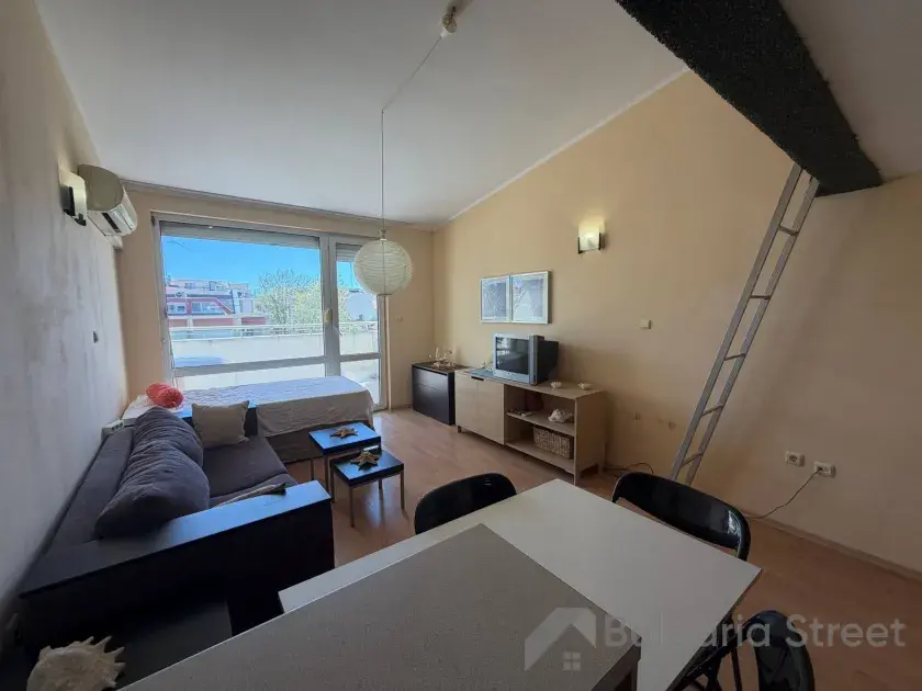 studio o powierzchni 50 m²
