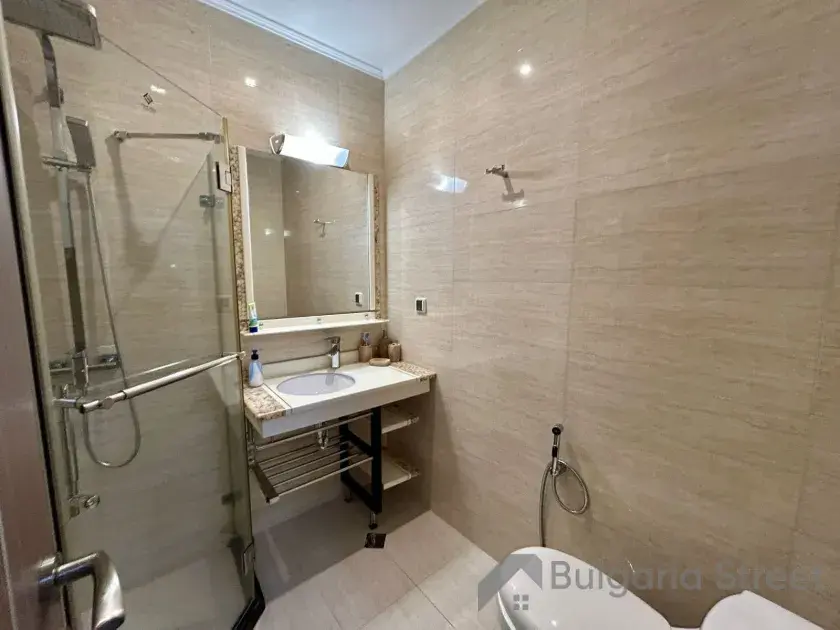 łazienka wc razem z kabiną natryskową