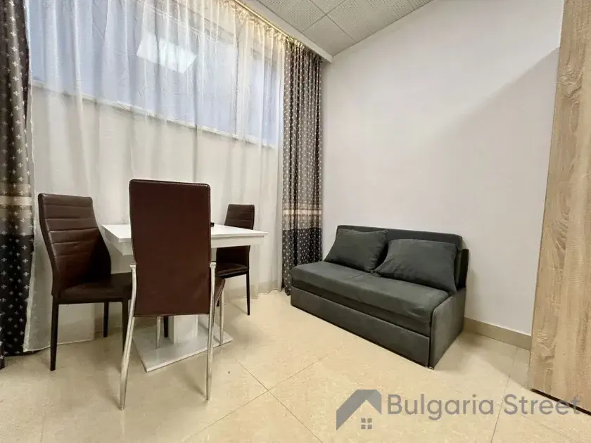 część jadalniana oraz rozkładana sofa