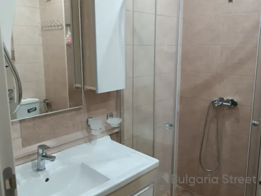łazienka wc razem z kabiną natryskową