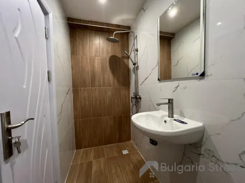 łazienka wc razem z prysznicem