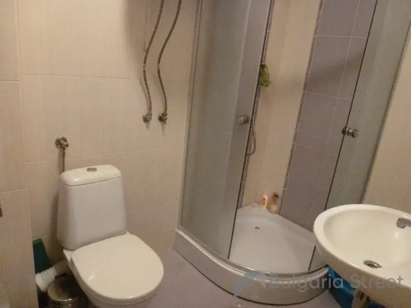 łazienka wc razem z kabiną natryskową
