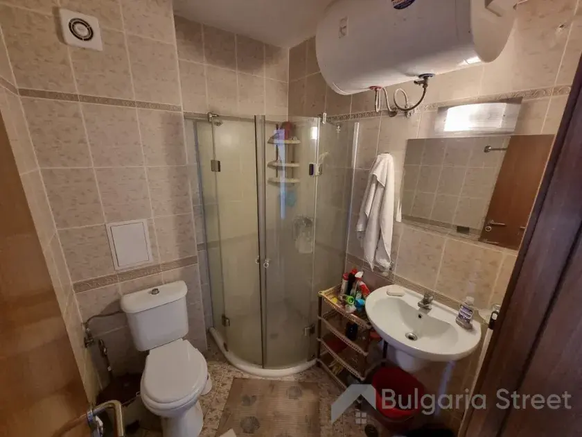 łazienka wc razem z prysznicem