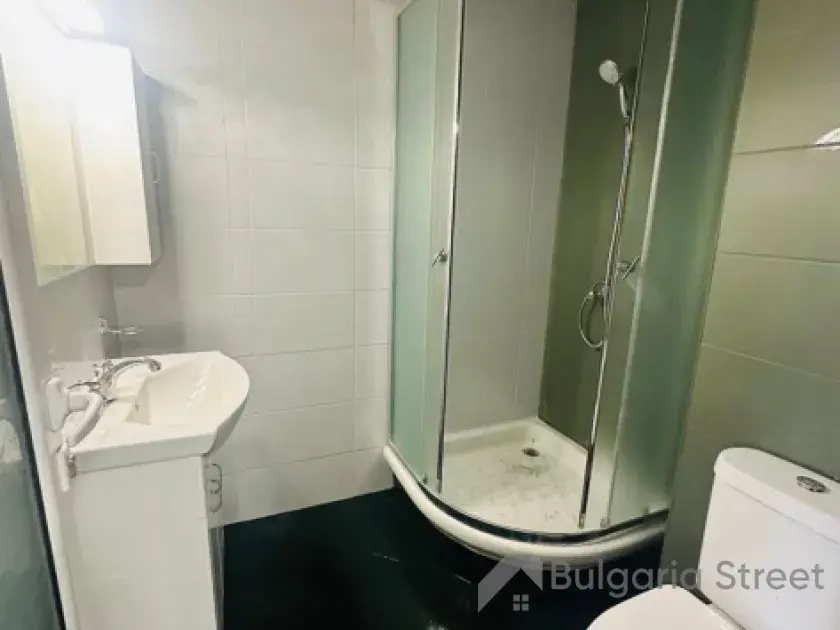 łazienka wc razem z kabiną natryskową