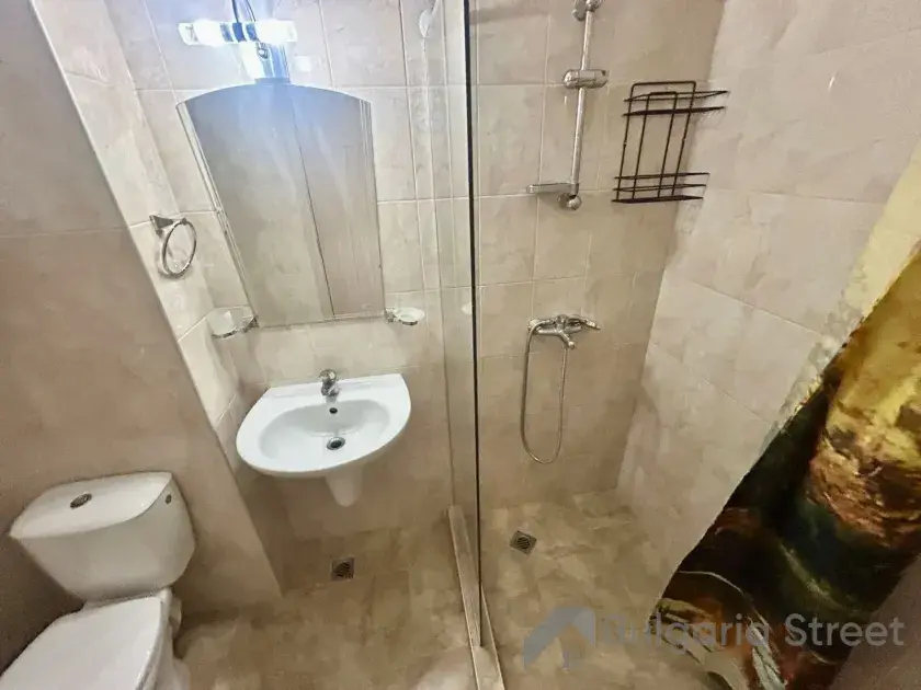 łazienka wc razem z prysznicem