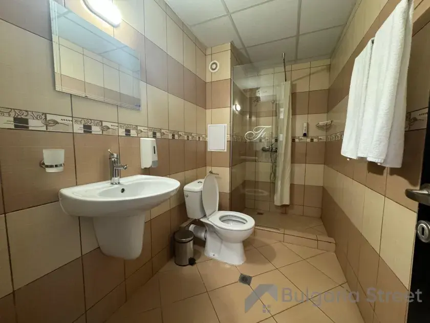 łazienka wc razem z prysznicem
