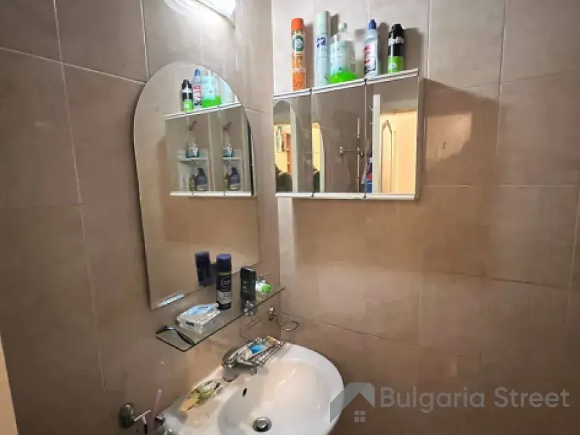 łazienka wc razem z prysznicem