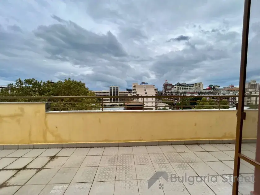 duży taras z widokiem na Słoneczny Brzeg