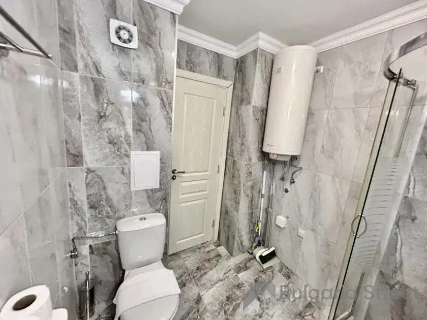 łazienka wc razem z prysznicem
