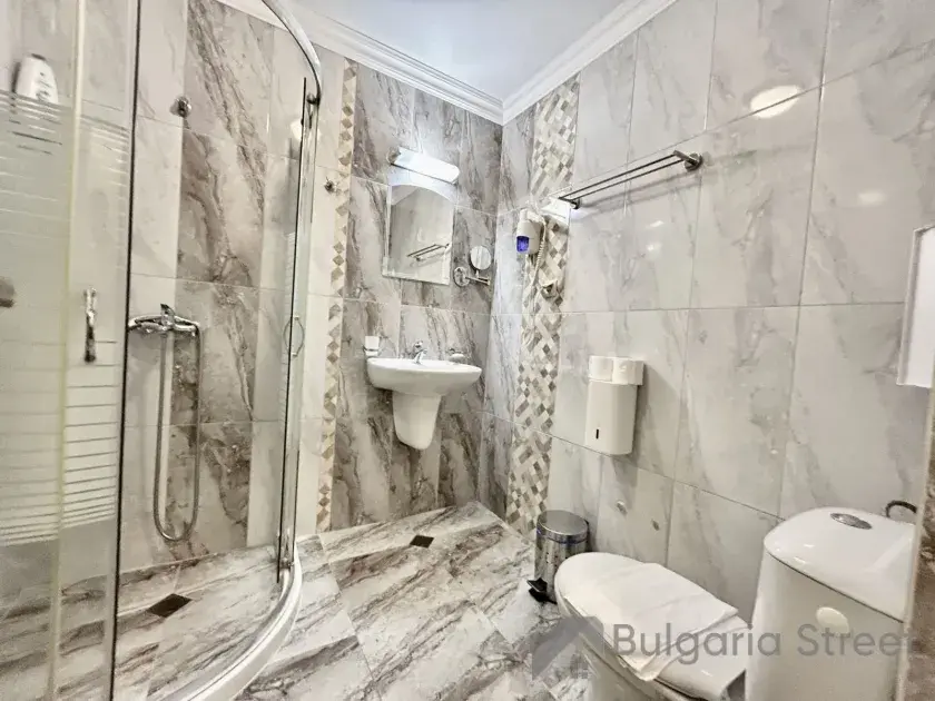 łazienka wc razem z kabiną natryskową