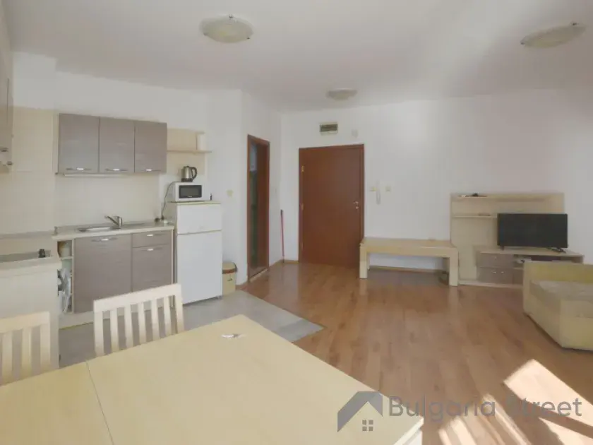 widok na salon i kuchnię