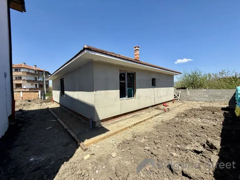 Nowy dom na etapie wykończenia