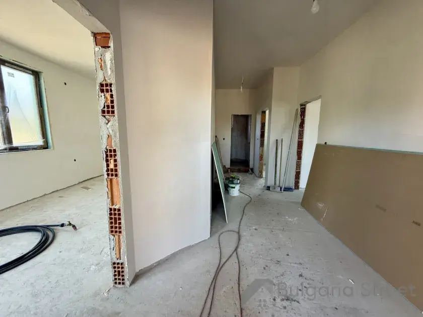 Nowy dom na etapie wykończenia