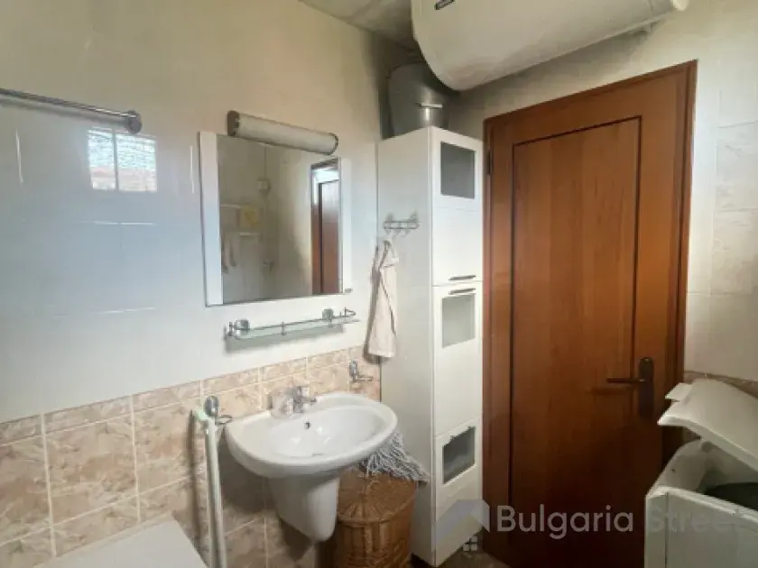 łazienka wc razem z wanną
