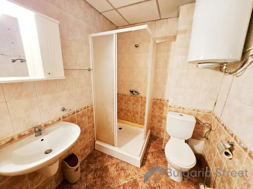 łazienka wc razem z kabiną natryskową
