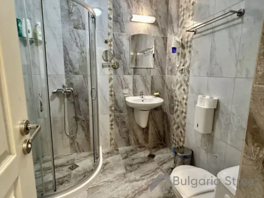 łazienka wc razem z kabiną natryskową