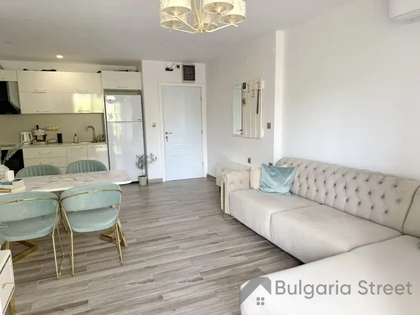 widok na salon i aneks kuchenny